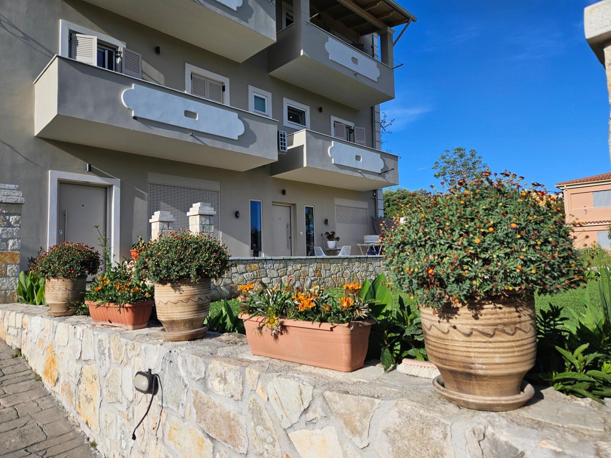 Grey Luxury House Apartment Ipsos Ngoại thất bức ảnh