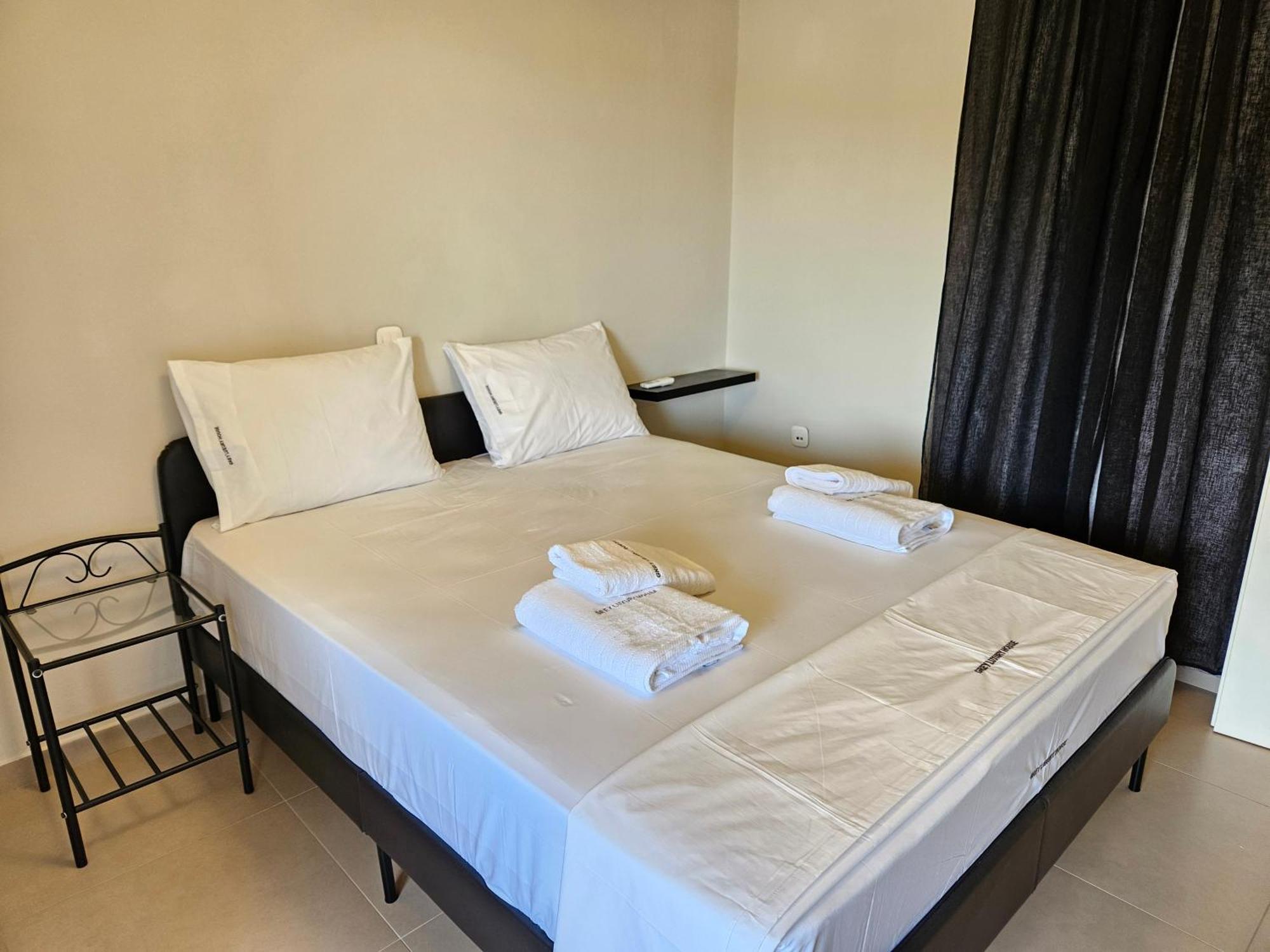 Grey Luxury House Apartment Ipsos Ngoại thất bức ảnh