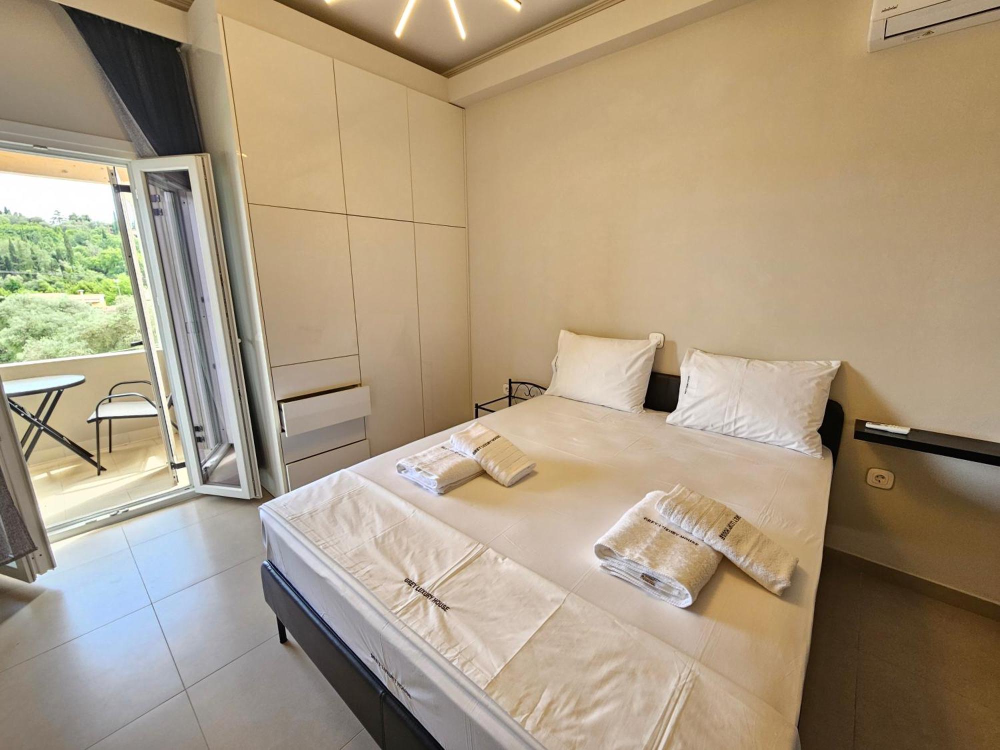 Grey Luxury House Apartment Ipsos Ngoại thất bức ảnh