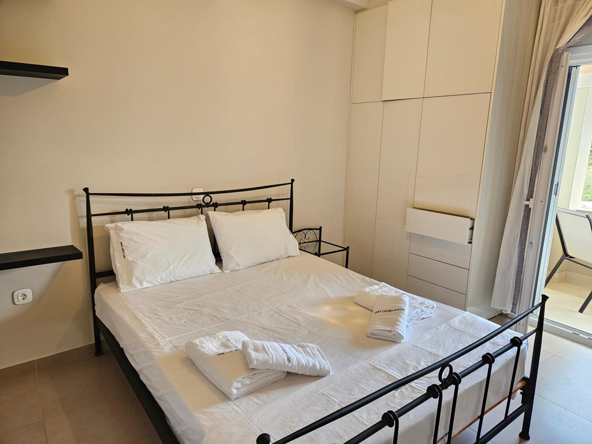 Grey Luxury House Apartment Ipsos Ngoại thất bức ảnh