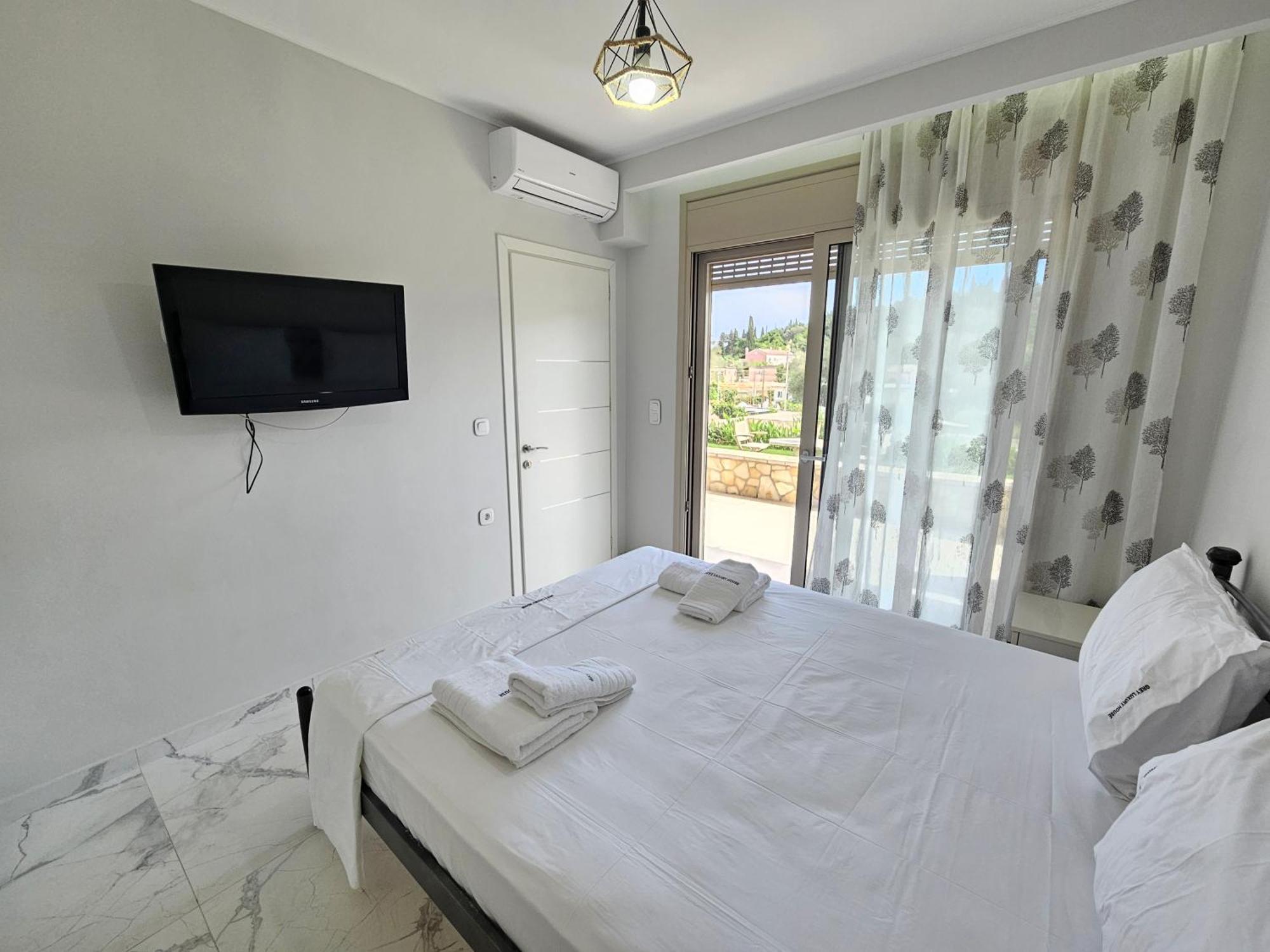 Grey Luxury House Apartment Ipsos Ngoại thất bức ảnh
