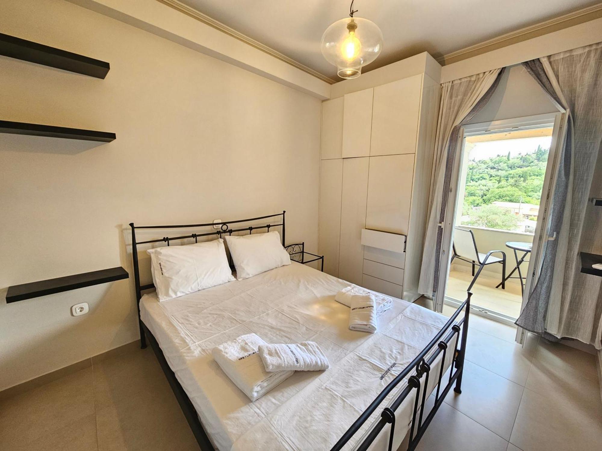 Grey Luxury House Apartment Ipsos Ngoại thất bức ảnh