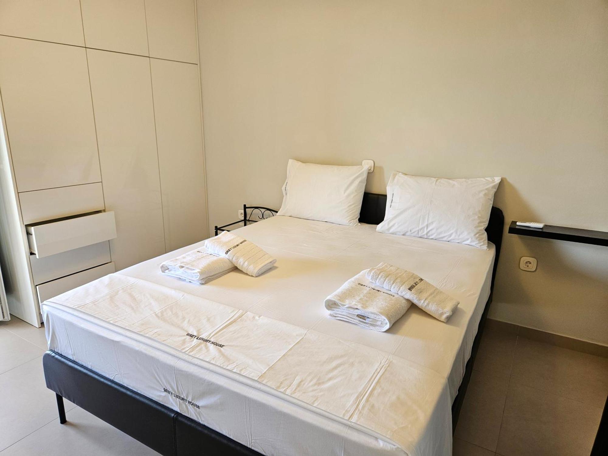 Grey Luxury House Apartment Ipsos Ngoại thất bức ảnh