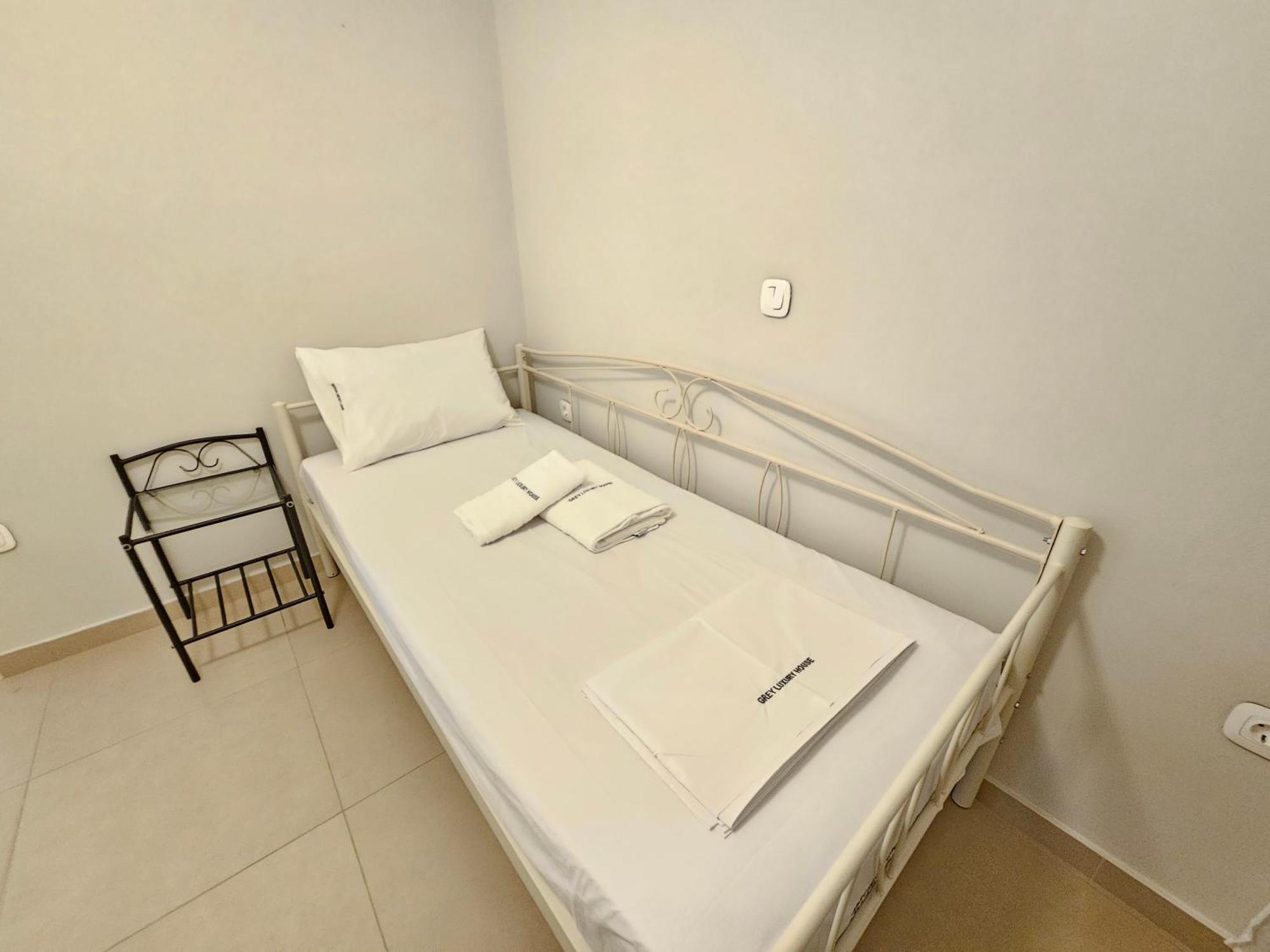 Grey Luxury House Apartment Ipsos Ngoại thất bức ảnh